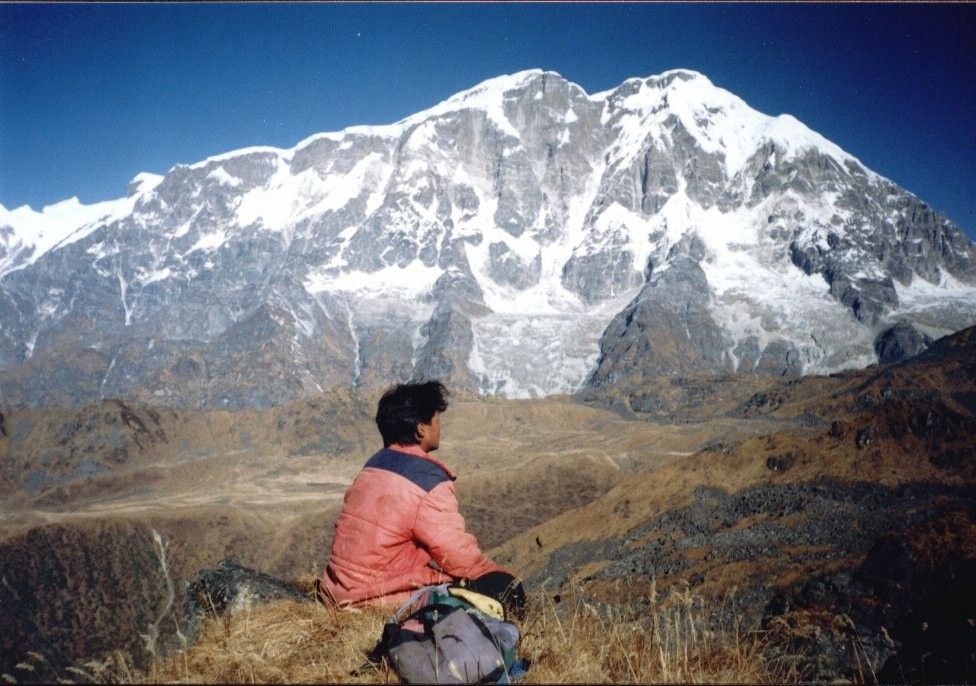 An account and photographs of a trek to Rambrong Danda beneath the Lamjung Himal in the Annapurna Region of the Nepal Himalaya