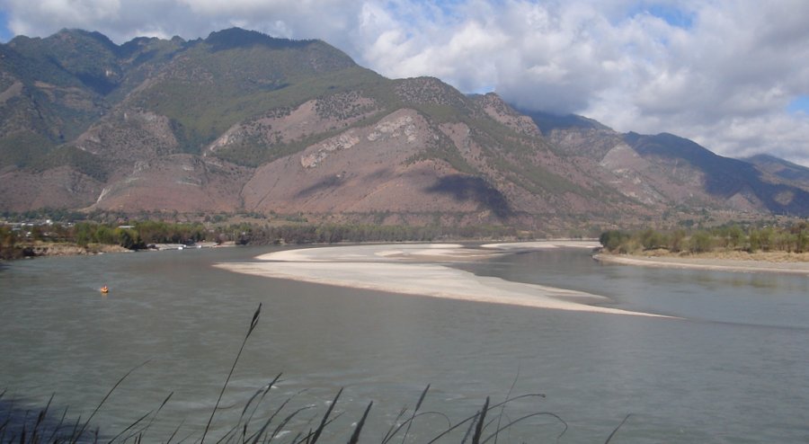 "First Bend" in Yangtse River at Shigu