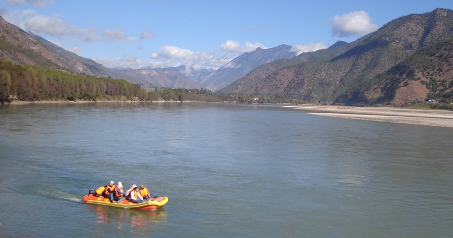 "First Bend" in Yangtse River at Shigu