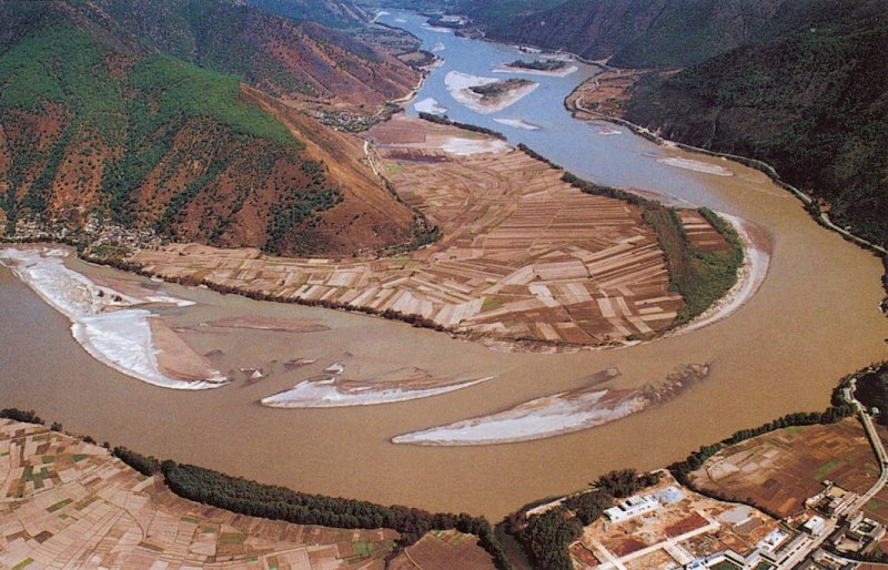 "First Bend" in Yangtse River at Shigu in Yunnan Province of SW China