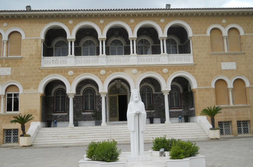 Statue of Archbishop Makarios in front of Palace in Nicosia ( Lefkosia, Lefkoşa )