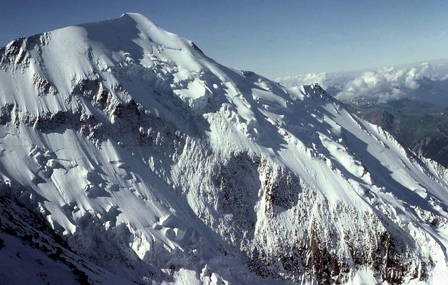 Aiguille du Bionnassay ( 4,052 meters ) on the normal route of ascent of Mont Blanc