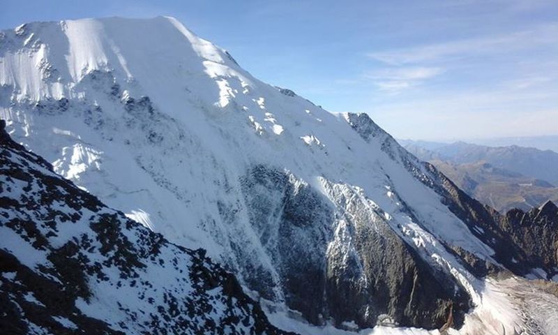 Aiguille du Bionnassay ( 4,052 meters ) on the normal route of ascent of Mont Blanc