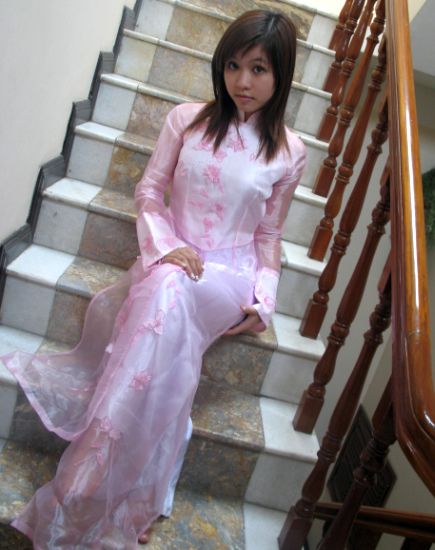 Vietnamese Girl in traditional Ao Dai dress