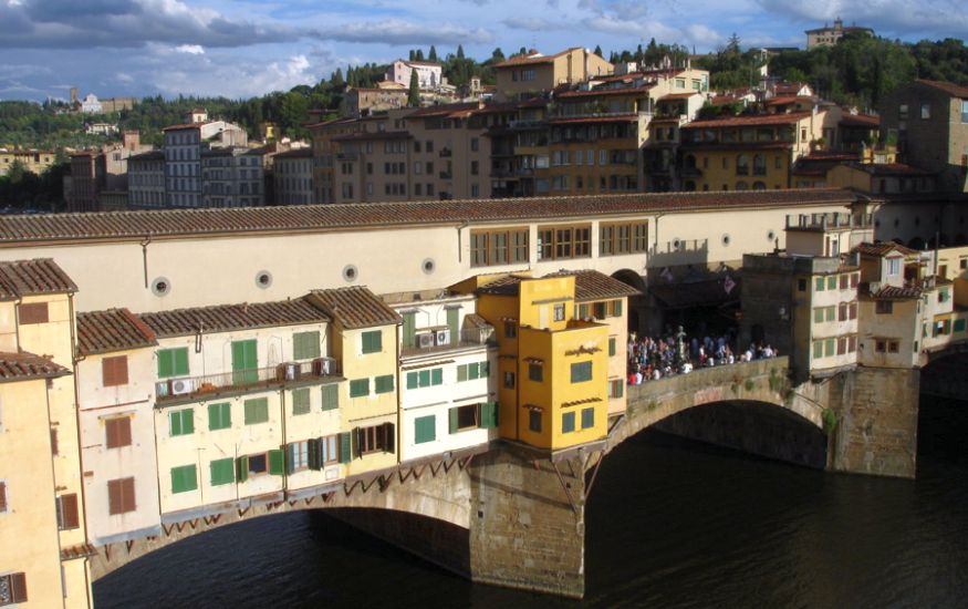 Ponte Vecchio ( The Old Bridge ) over the River Arno in Florence