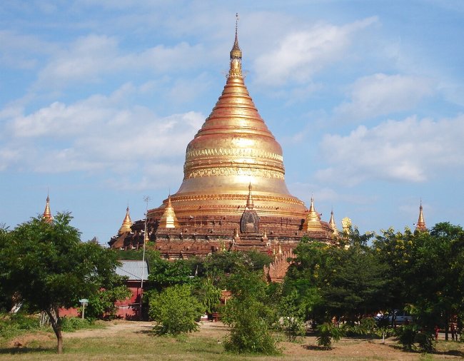 Dammayazika Paya in Bagan in central Myanmar / Burma