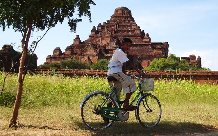 Photol on bicyle trip to Dhammayangyi Pahto in Bagan in central Myanmar / Burma