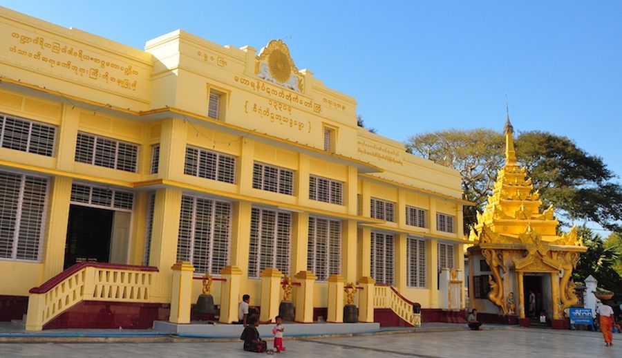 Mahamuni Paya ( Great Pagoda ) in Mandalay in northern Myanmar / Burma