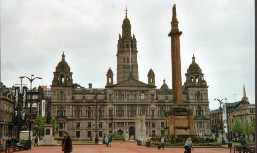 City Chambers and Scott Monument in George Square, Glasgow city centre, Scotland
