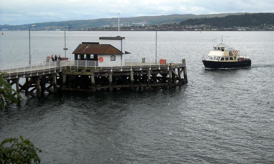 Ferry from Gourock arriving at Kilcreggan pier
