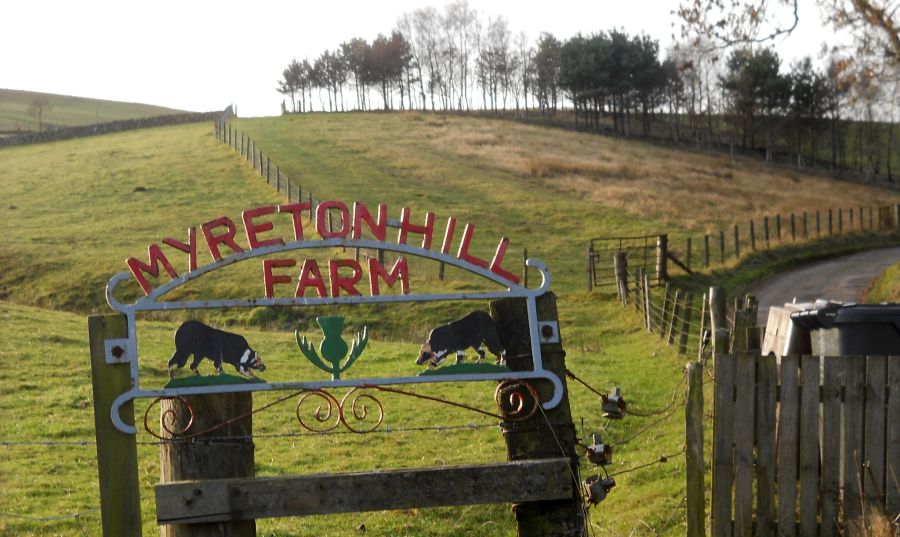 Signpost at Myretonhill Farm