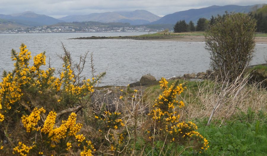 Coastal path from Lunderston Bay to Inverkip on the Ayrshire Coast in the Firth of Clyde