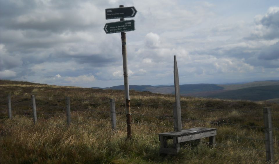Signpost on the Tweed Trail to Yarrow Valley