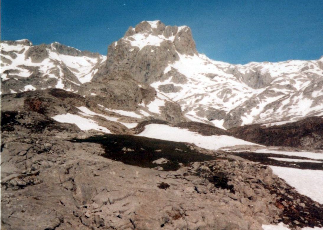 Picos de Europa above Mirador de Cable Plateau