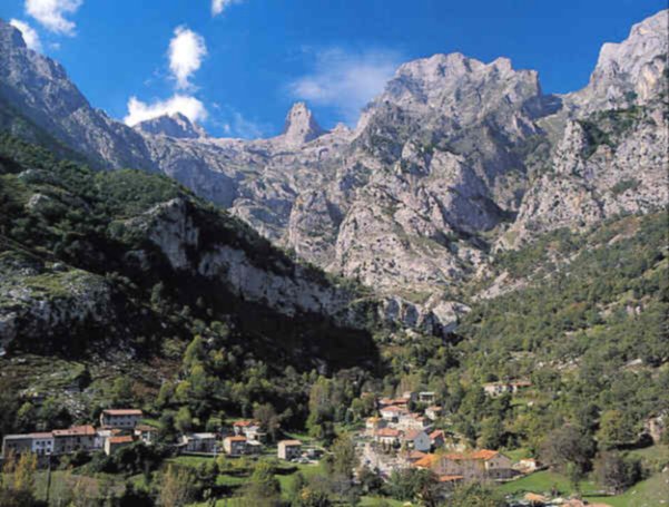 The village of 'Cain', the starting point of the Ruta del Cares trek, and the peaks of 'Piedras Luengas' and 'La Robliza'