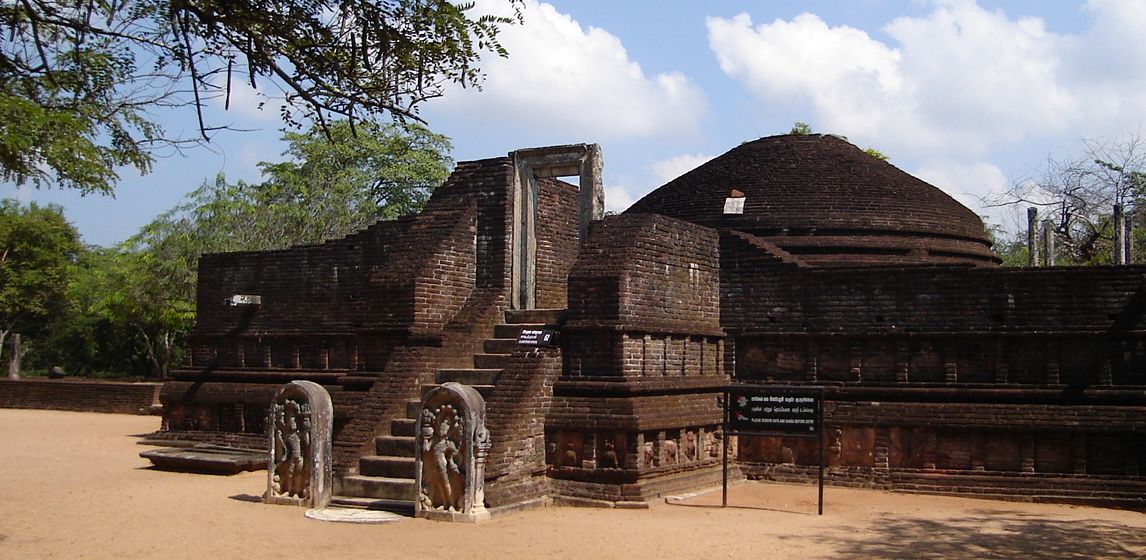 Menik Vihara in Polonnaruwa