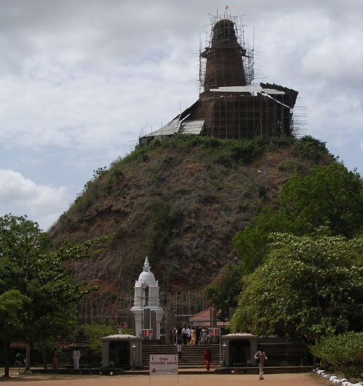 Abhayagiri Dagoba ( "fearless Giri" ) in Anuradhapura