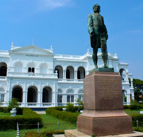 Statue in front of Sri Lanka National Museum