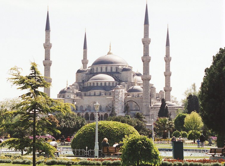 Blue Mosque ( Sultan Ahmed Mosque ) in Istanbul, Turkey