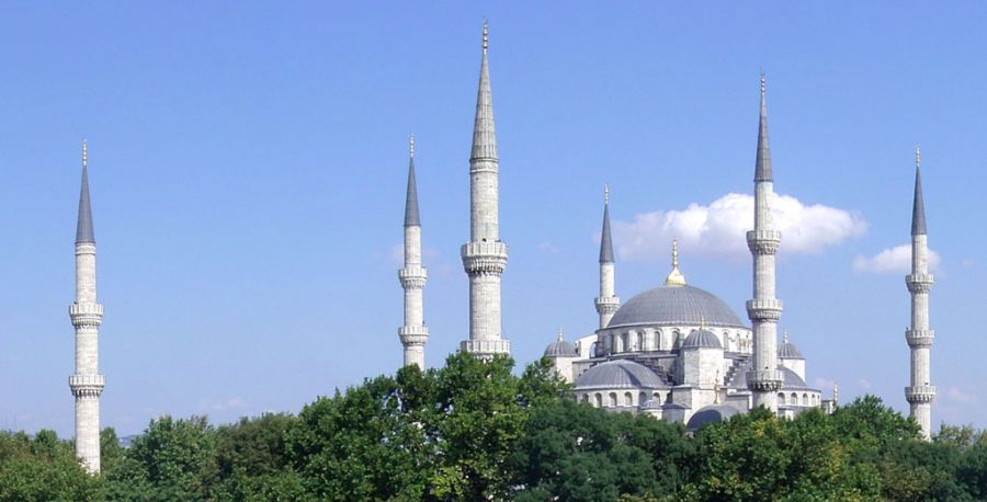 The six minarets of the Blue Mosque ( Sultan Ahmed Mosque ) in Istanbul, Turkey