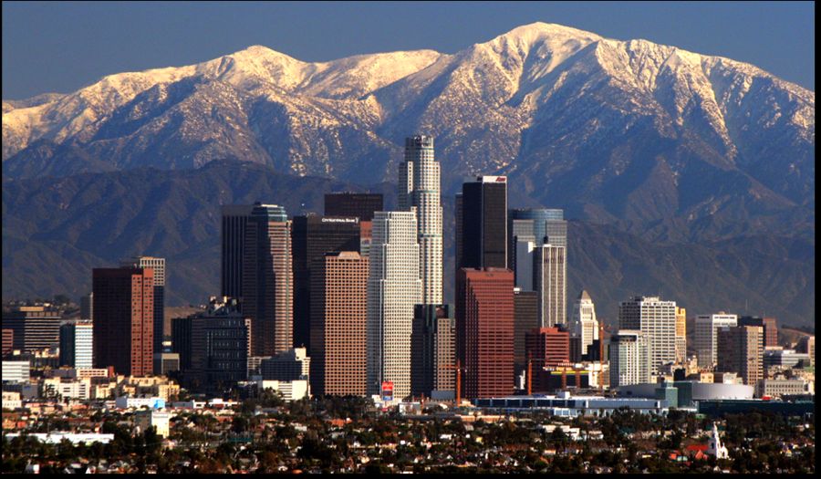 Los Angeles beneath the Sierra Nevada in California State of USA