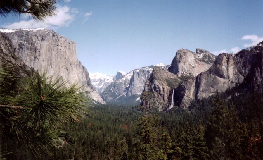 Entrance to Yosemite Valley in California