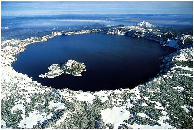 Crater Lake in Oregon, USA