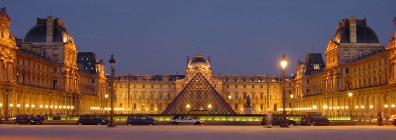The Louvre Museum ( Muse du Louvre ) illuminated at night