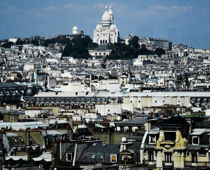 The Sacr-Coeur Basilica ( Basilique du Sacr-Coeur ) on Monmartre Hill in Paris