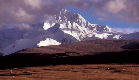 The Eight Thousanders - Shisha Pangma in Tibet - the world's fourteenth highest mountain 