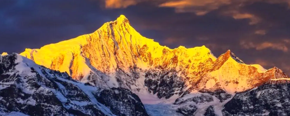 Mianzimu in the Meili Xueshan Range above Deqin in NW Yunnan Province in SW China